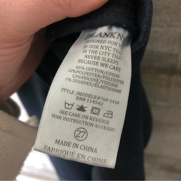 Blank NYC size 27 dark wash pull on stretchy semi flare jeans jeggings - Picture 3 of 4